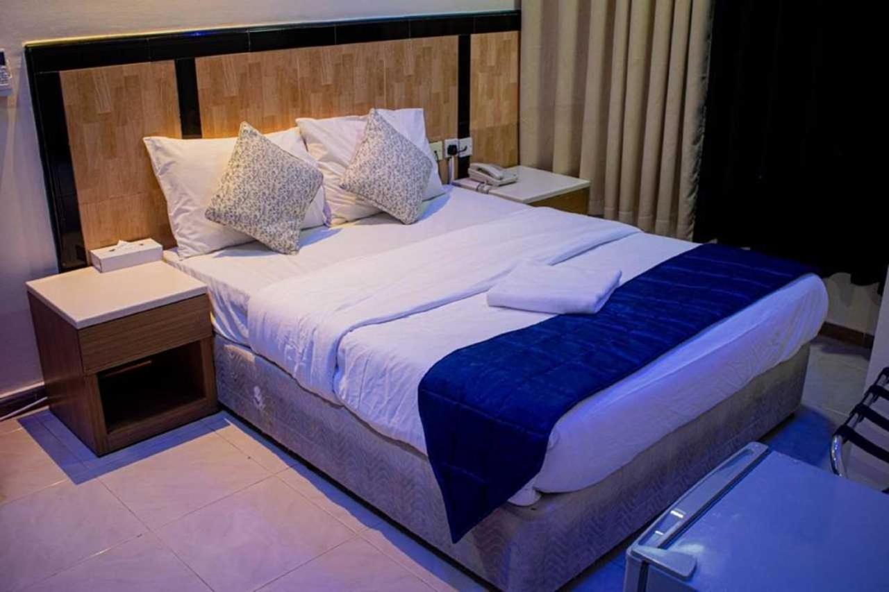 Sharjah Plaza Hotel Ngoại thất bức ảnh